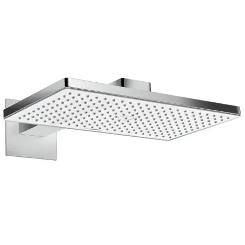 Kopfbrause von Hansgrohe in rechteckiger Form, mit einem glatten chromfarbenen Rahmen und einer weißen Duschfläche, zur Wandmontage geeignet.